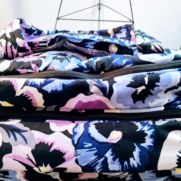 VERA BRADLEY COTTON UTILITY TRAVEL BAG MULTI COLORED - Picture 9 of 10